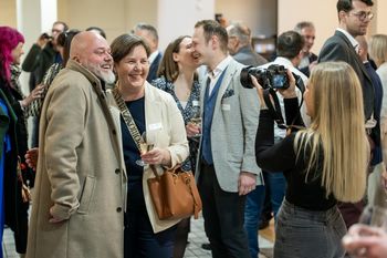 gallery UUID: 6adff201-f167-6322-3362aa0dd51dd9f2